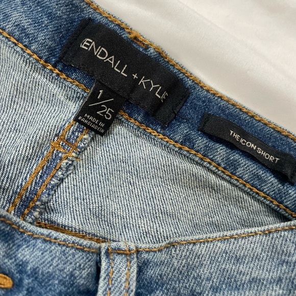 Kendall + Kylie The Icon Short Size 1 / 25 Distressed Split Hem Denim Cut Offs - Picture 2 of 10